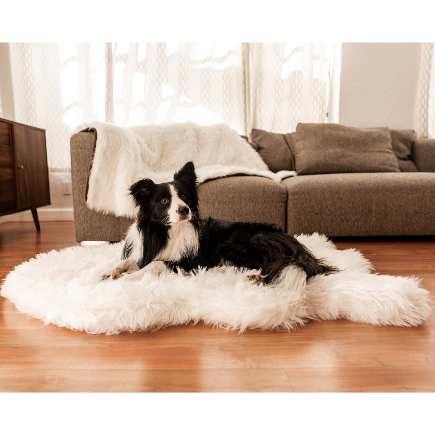 PupRug™ Faux Fur Orthopedic Dog Bed - Curve Polar White