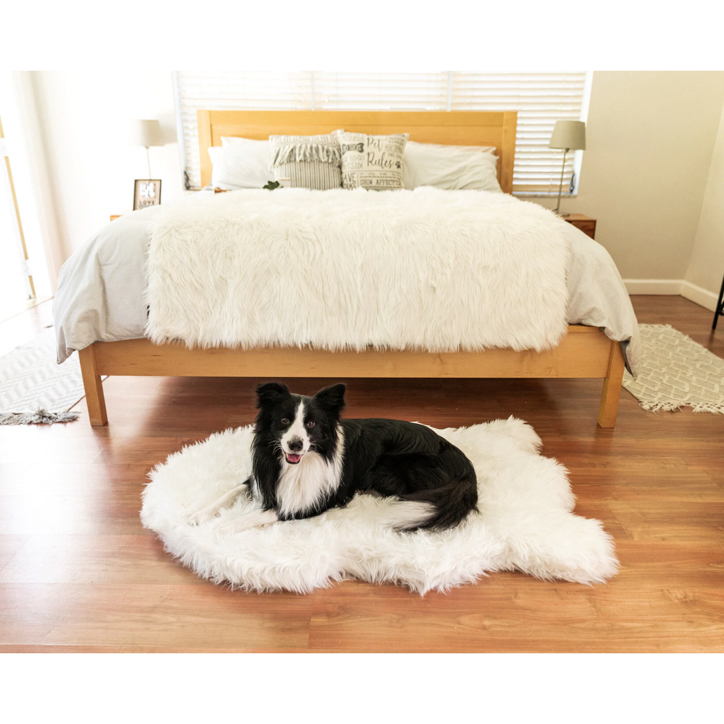 PupRug™ Faux Fur Orthopedic Dog Bed - Curve Polar White