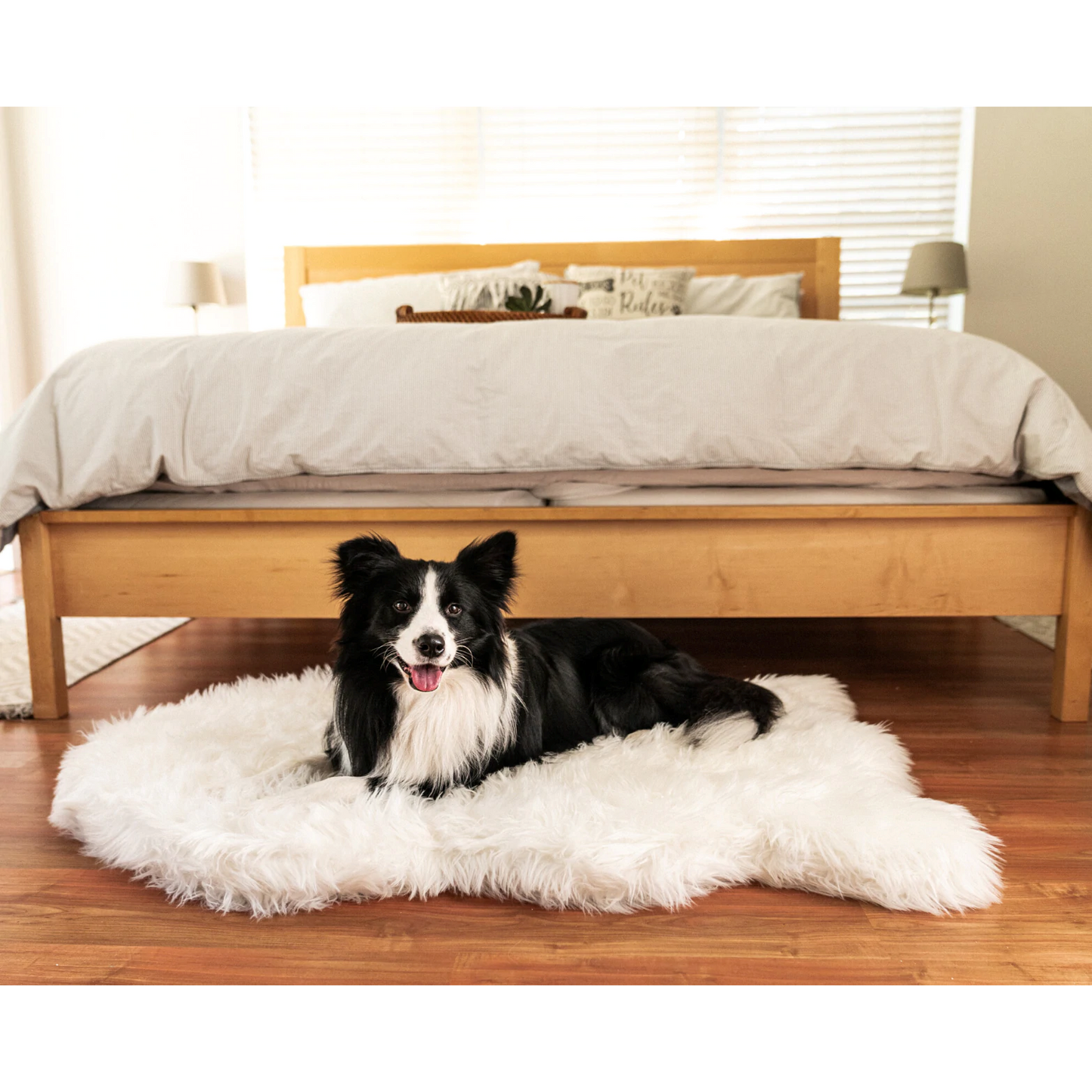 PupRug™ Faux Fur Orthopedic Dog Bed - Curve Polar White